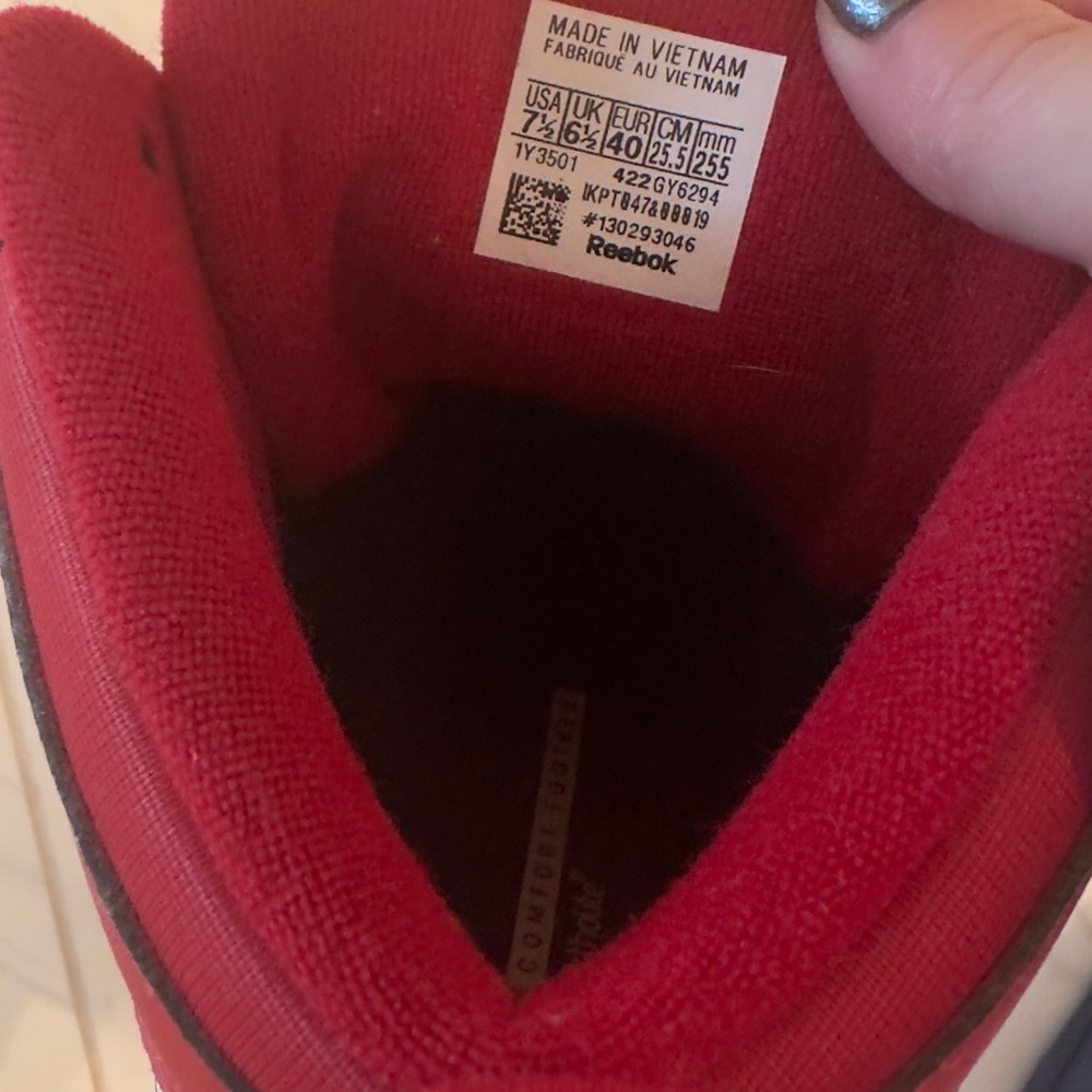 Unisex Reebok High-tops - Picture 3 of 3